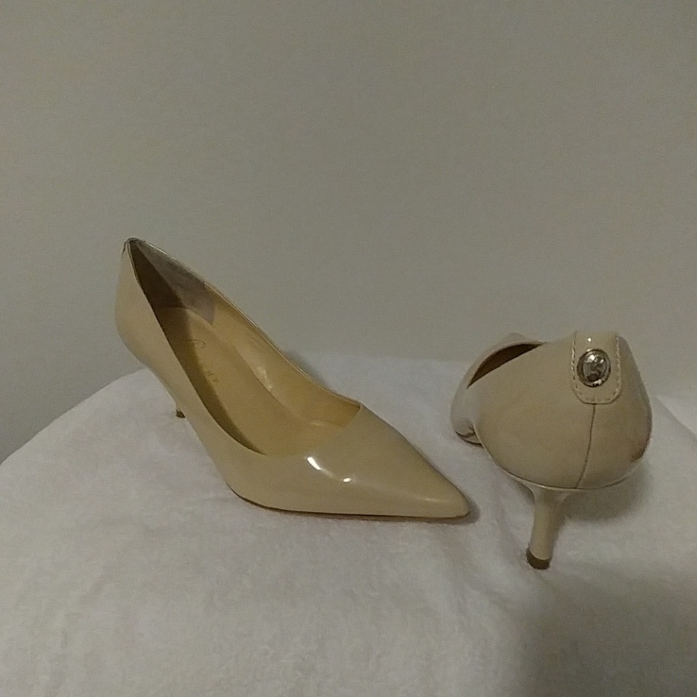 Ivanka Trump pump in Ivory